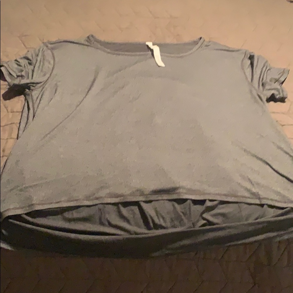 Lululemon hi-low tee